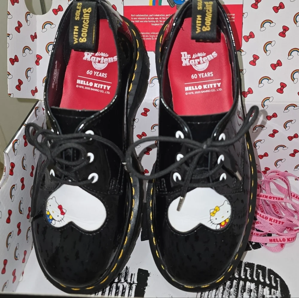 Dr. Martens Hello Kitty 60 Years 1461 Quad HK Patent Lamper Hydro Leather 7 - Picture 7 of 16